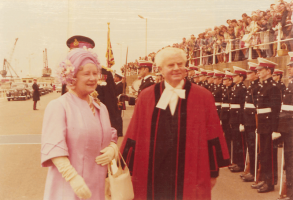 QueenMotherVisit1975-4a.png